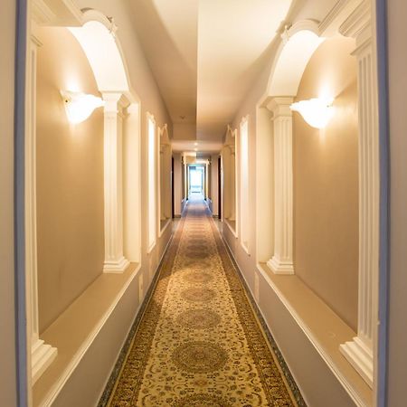 Royal Palace Hotel アルマトイ エクステリア 写真