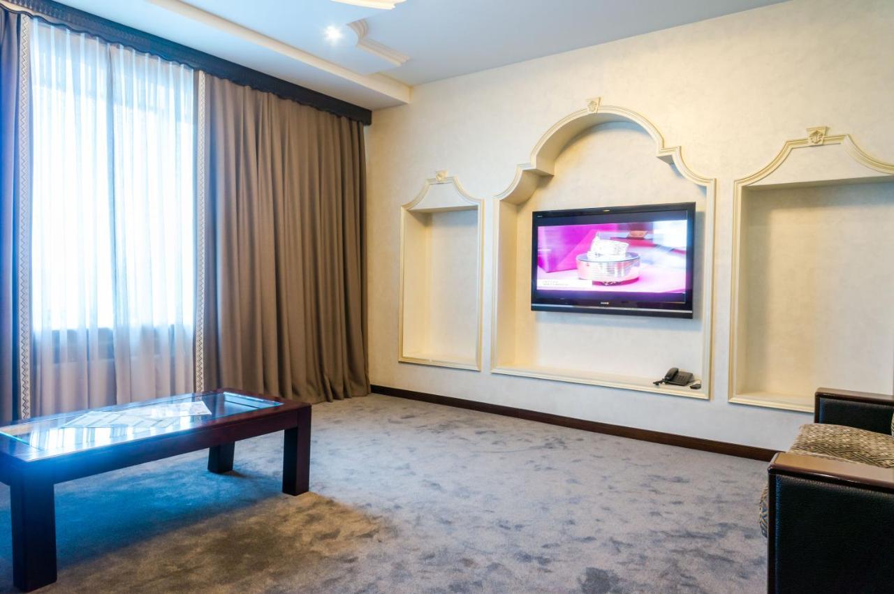 Royal Palace Hotel アルマトイ エクステリア 写真