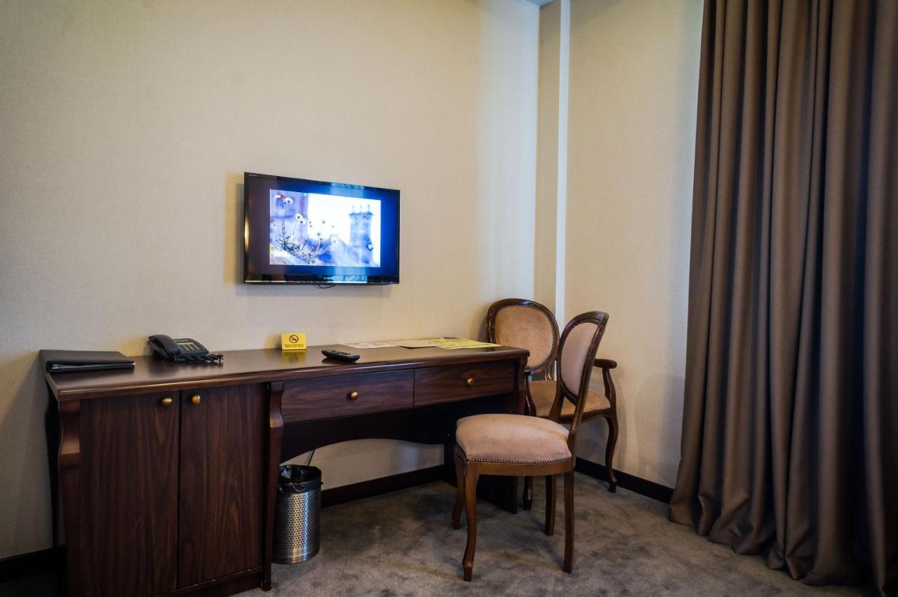Royal Palace Hotel アルマトイ エクステリア 写真