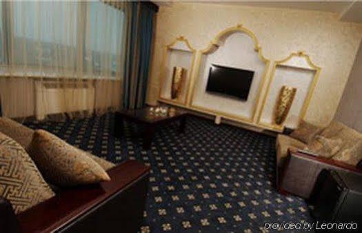 Royal Palace Hotel アルマトイ エクステリア 写真