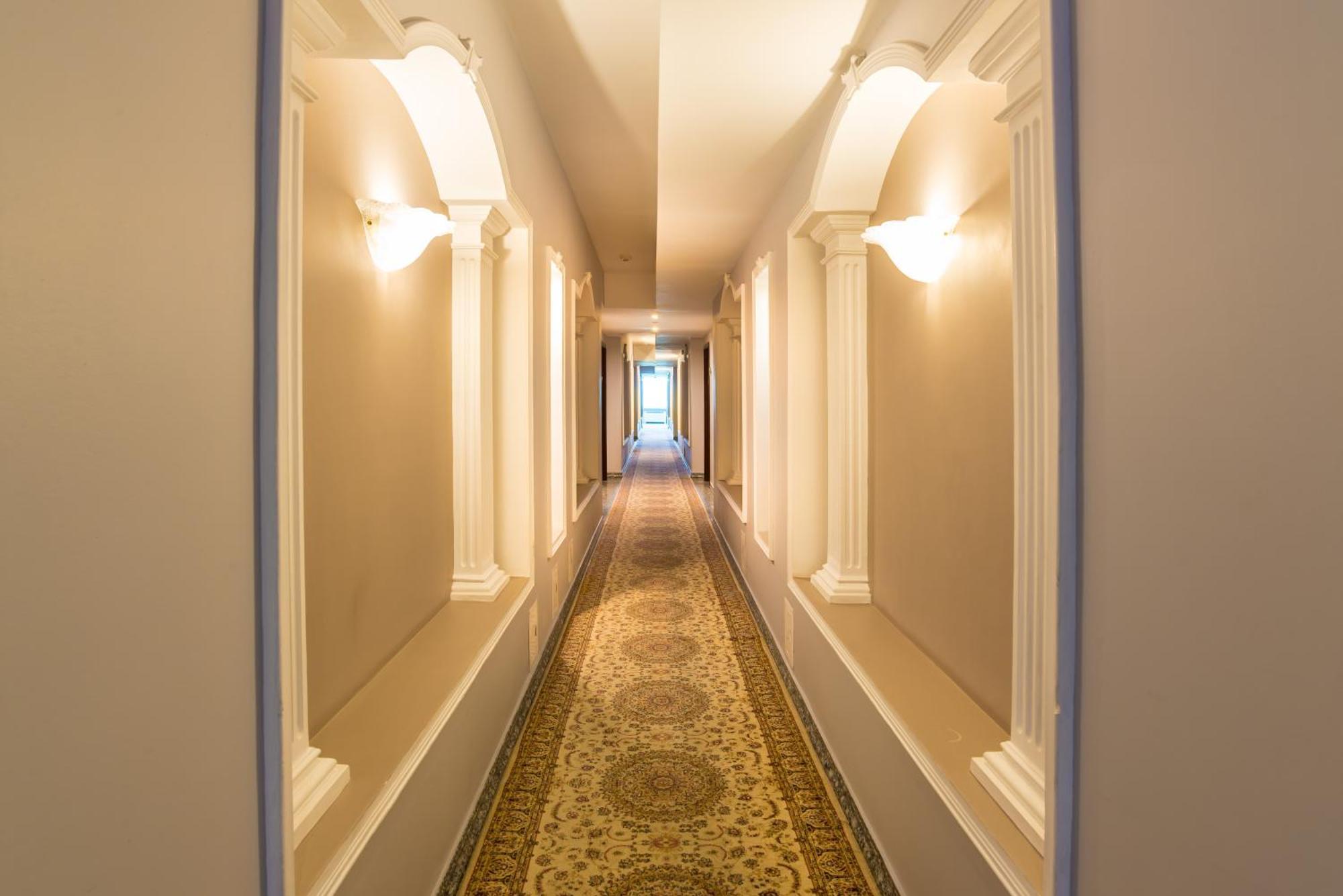 Royal Palace Hotel アルマトイ エクステリア 写真